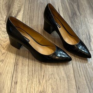 Size 10M. Nine West Leather Black Pumps